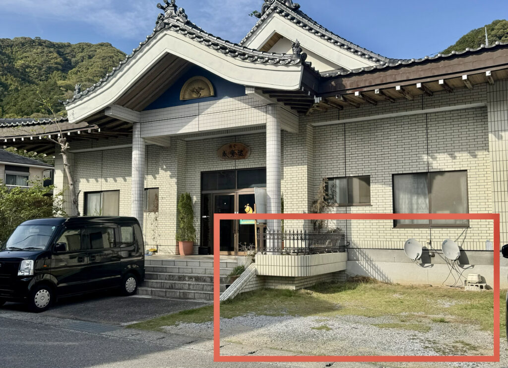 alt="高知土佐ペット霊園は本格寺院にて僧侶の読経と共に静かにご葬儀ができる場所。安い料金。ペット火葬、供養、お取引やお骨のお届けも承ります。”